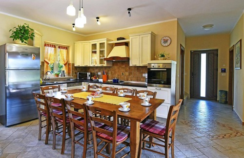 Kringa House | Gorgeous home in Tinjan