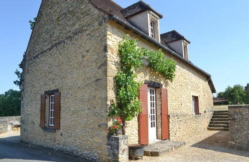Sainte-Alvere House | Gorgeous Home In Val-De-Louvre-Et-Caude