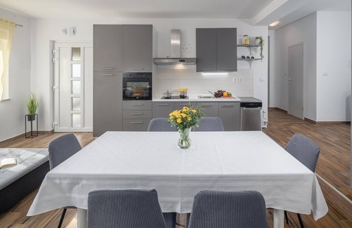 Vodnjan House | Gorgeous home in Vodnjan with WiFi