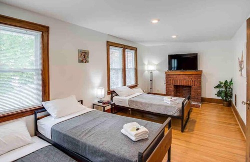 Rochester Apartment | ~Gorgeous Home~ Mins to Strong/UofR/Airport/Dwnt/RIT w/new AC