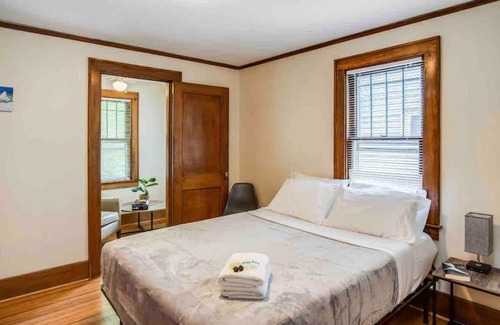 Rochester Apartment | ~Gorgeous Home~ Mins to Strong/UofR/Airport/Dwnt/RIT w/new AC