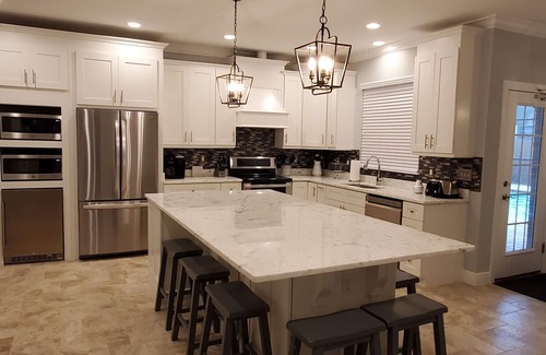 Foley House | Gorgeous Home ~ Sleeps 24/7BR/6BA Private Pool/Spa, Pets, Close to Beach & Ent