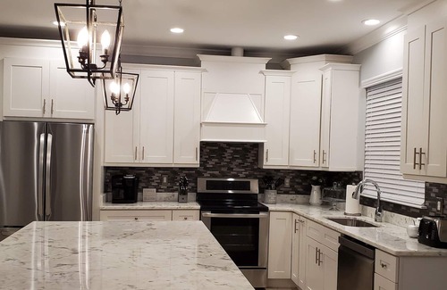 Foley House | Gorgeous Home ~ Sleeps 24/7BR/6BA Private Pool/Spa, Pets, Close to Beach & Ent