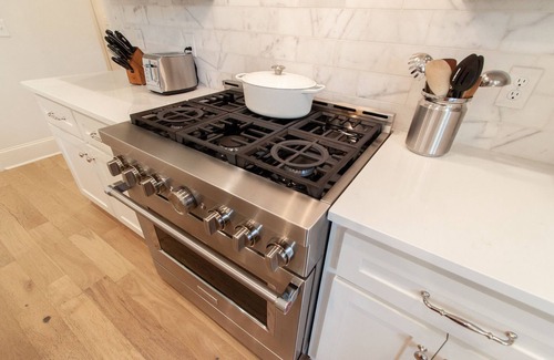 Auburn House | Gorgeous Home so close to Downtown Auburn and Auburn University!