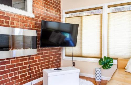 Northeast House | Gorgeous Home Tucked Away in Greener Part of Town Transit-Friendly