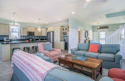 Miami Park House | Gorgeous home w/furnished patio, decks, & open living space - easy beach access