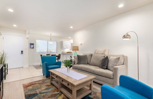 Paradise Valley Village Condo | Gorgeous, Impeccable, Condo in Prime Location!