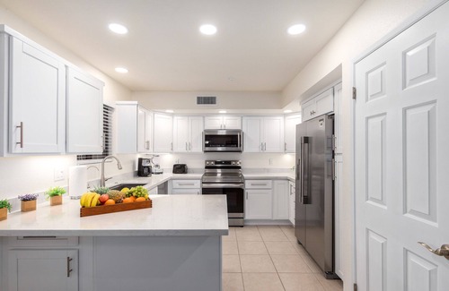Paradise Valley Village Condo | Gorgeous, Impeccable, Condo in Prime Location!