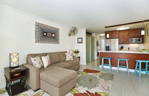 Waikiki Condo | Gorgeous Ko'olau Mountain and Golf Course Views! FREE Wi-Fi and Parking!