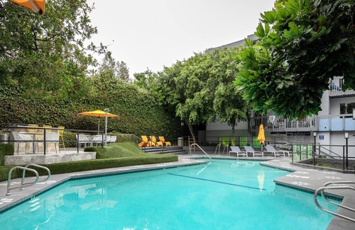 Rampart Village Apartment | Gorgeous Koreatown 1BR w/ Gym, Pool, nr. Wiltern Theatre by Blueground
