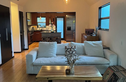 Sunset Junction House | Gorgeous LA Craftsman in Silverlake with outdoor shower and fire pit