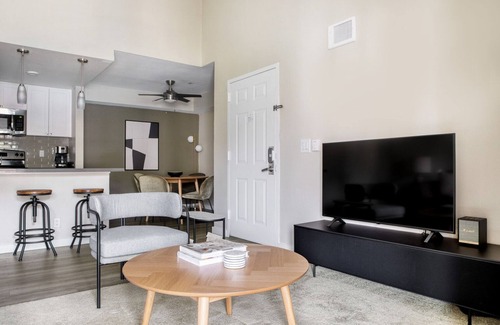 University City Apartment | Gorgeous La Jolla 2BR w/Gym, W/D & Pool, nr bars & shops, by Blueground