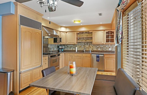 Solon Mills House | Gorgeous Lakefront Estate, Chain O'Lakes Gem~POOL