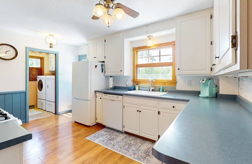 Minocqua House | Gorgeous lakefront home with dock, sandy beach area, fireplace, huge deck & WIFI