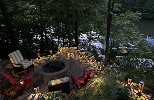 Barium Springs House | Gorgeous lakefront 4 br/3.5 ba home with firepit,boat&jetski dock sleeps 12