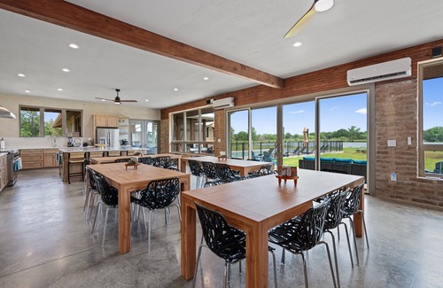 La Grange House | Gorgeous Lakeside Retreat Center – 30 Beds