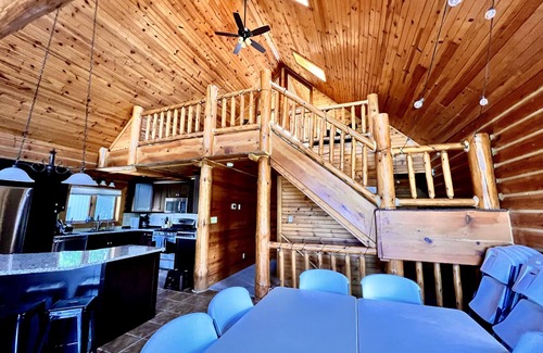 Weyauwega Cabin | Gorgeous lodge that offers beautiful view and access to the Little Wolf River