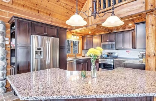 Weyauwega Cabin | Gorgeous lodge that offers beautiful view and access to the Little Wolf River