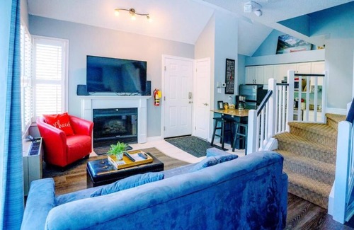 Craigleith Apartment | Gorgeous Loft in Heart of Blue Mountain