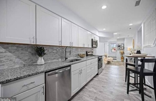 Park View Bed & Breakfast | Gorgeous looking 3Bedroom 3.5bath with a view of the citynnn