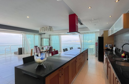 North Hotel Zone Apartment | 💚🤍 ❤️ Gorgeous Luxury Condo Peninsula 💚🤍 ❤️