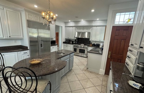 Broadmoor House | Gorgeous mansion on historic South Claiborne Avenue in Uptown New Orleans! n