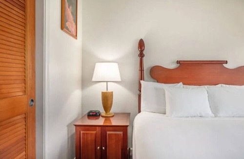 Kahului Hotel | Gorgeous Maui Beach Escape! Spacious Garden View Pool w/Pool Access