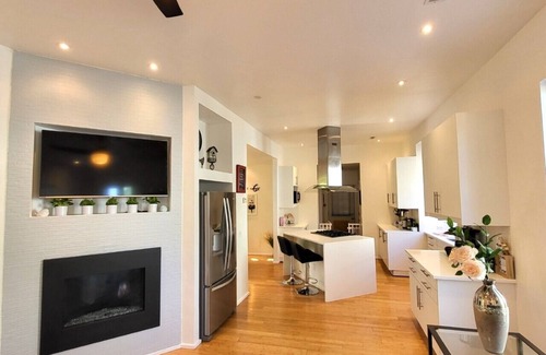 Midtown House | Gorgeous Midtown 3 Bedroom Home