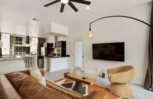 Riverside Apartment | Gorgeous Modern 2 Bedroom Apartment with Pool