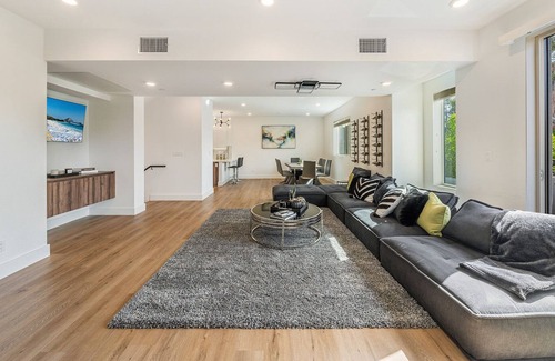 Valley Village House | Gorgeous/Modern 4bdr townhouse!!!