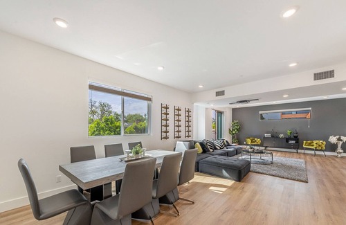 Valley Village House | Gorgeous/Modern 4bdr townhouse!!!