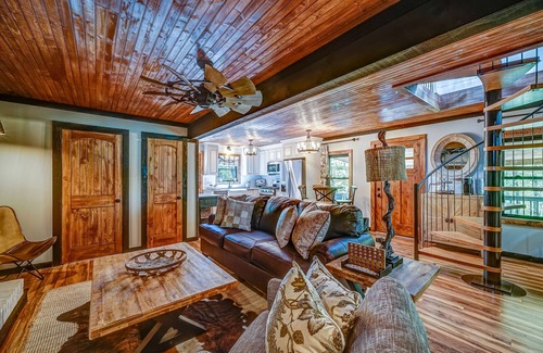 Ellijay Cabin | Gorgeous modern cabin with covered patio, firepit, full kitchen, & central AC