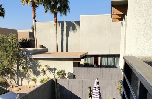 Baristo House | Gorgeous Modern Townhouse, Central Location, Walk to Everything. Yet quiet.