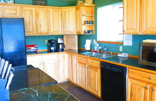 Colorado Springs Ski Chalet | GORGEOUS MOUNTAIN RETREAT WITH PANORAMIC VIEWS, PIKES PEAK NATIONAL FOREST