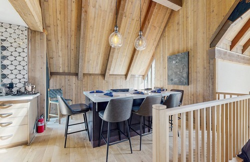 Summit Park House | Gorgeous Mountain House with Hot Tub, Sauna & Gym