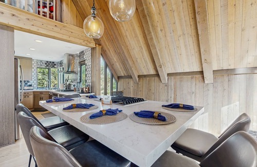 Summit Park House | Gorgeous Mountain House with Hot Tub, Sauna & Gym