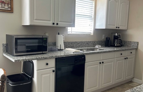 Maryville House | Gorgeous Mountain Views. Just bring your toothbrush and a few clothes!