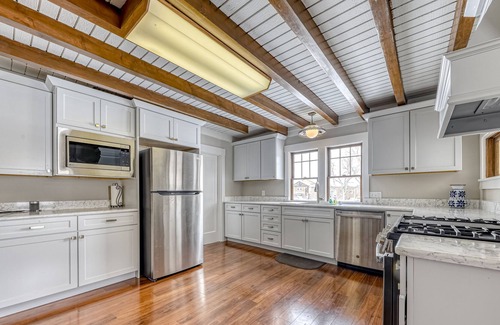 Parowan House | Gorgeous mountain view home with game room - new bathrooms, kitchen, & floors