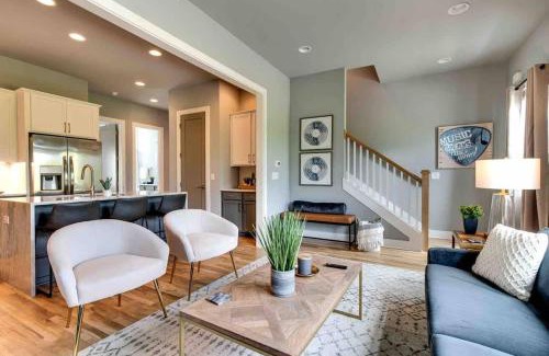 Haynes Area House | Gorgeous Nashville Home w Incredible Rooftop