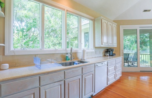 Vanderhorst Plantation House | Gorgeous Natural Light, Vaulted Ceilings & Fairway Views. Back Deck & Screened Porch.