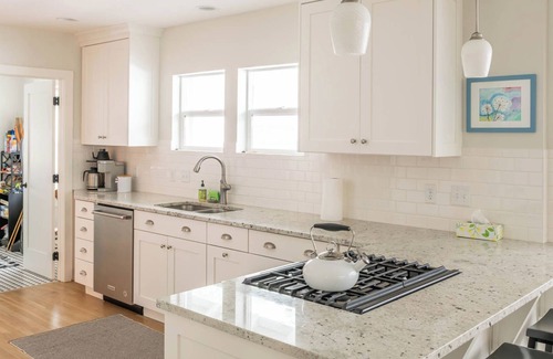 East Central House | Gorgeous Neighborhood I Central Location I Parking