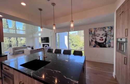Silver Lake Villa | Gorgeous New "Cosmopolitan Arts House" in Prime Silverlake with Pool and Views!
