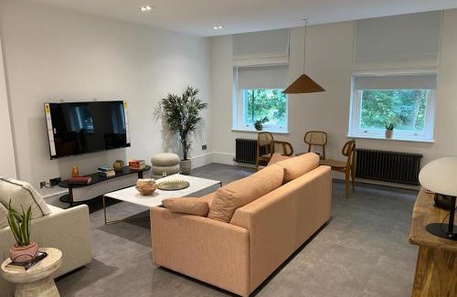 Queen's Park Apartment | Gorgeous newly refurbished 2 bedroom apartment in London