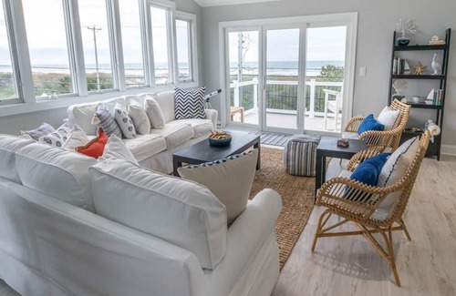 Dennisville House | Gorgeous Northend Beauty Sleeps 10