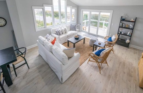 Dennisville House | Gorgeous Northend Beauty Sleeps 10