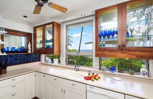 Kailua-Kona House | 🏖️Gorgeous Ocean Front Estate | Gated Community | Walk to Town