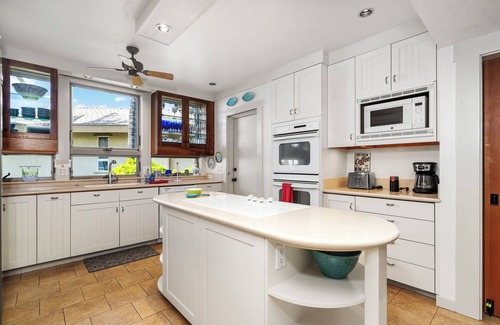 Kailua-Kona House | 🏖️Gorgeous Ocean Front Estate | Gated Community | Walk to Town