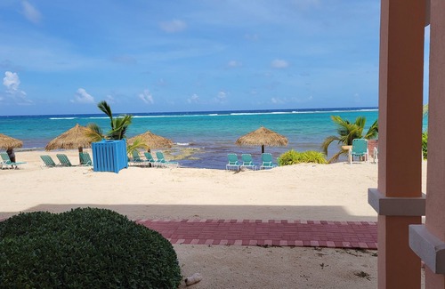 Colliers Bay Condo | Gorgeous Oceanfront 2BR/2BA unit on the secluded, peaceful East End - Sleeps 6