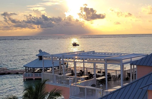 Colliers Bay Condo | Gorgeous Oceanfront 2BR/2BA unit on the secluded, peaceful East End - Sleeps 6