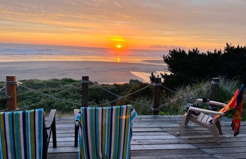 Waldport House | Gorgeous Oceanfront Beach House - Elegant Modern w/Stunning Expansive Views